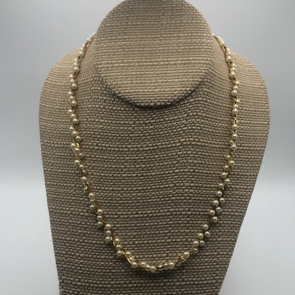 Elegant Napier Faux Pearl Link Chain Braided Gold tone Necklace Choker. Signed